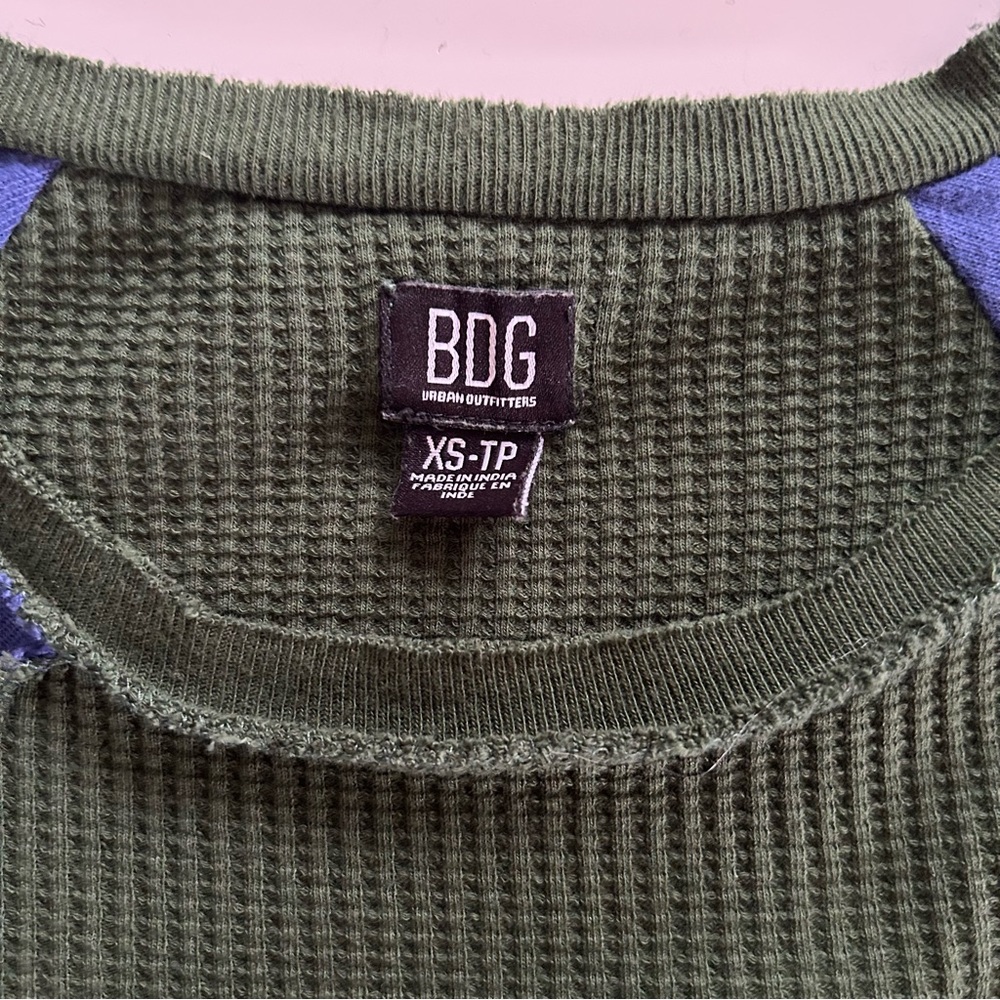 BDG Urban Outfitters Boho Blue and Green Raglan Baseball Tee Crop Top - Picture 6 of 9